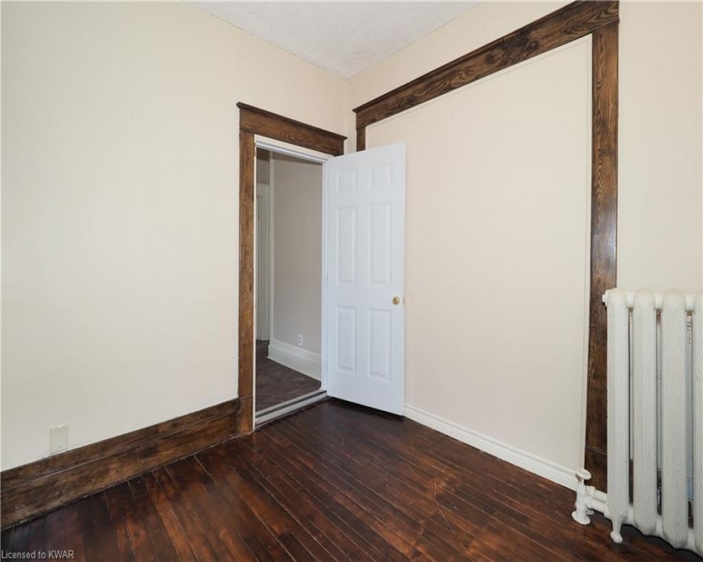 1106 DUKE, Cambridge, Ontario N3H 3V4, 3 Bedrooms Bedrooms, ,2 BathroomsBathrooms,Residential,Sale,DUKE,40248853