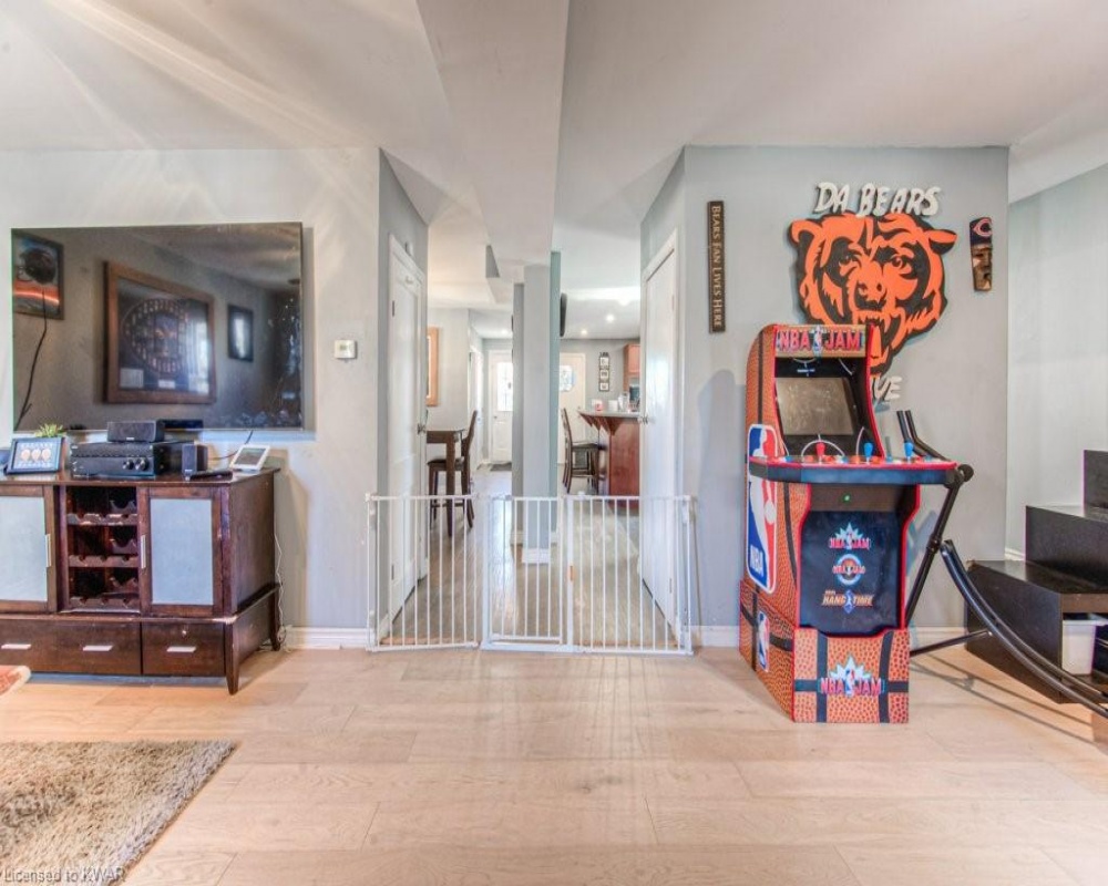 18 HORNING, Kitchener, Ontario N2K 1H6, 5 Bedrooms Bedrooms, ,2 BathroomsBathrooms,Residential,Sale,HORNING,40250835