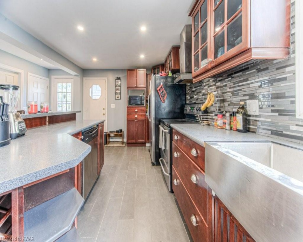 18 HORNING, Kitchener, Ontario N2K 1H6, 5 Bedrooms Bedrooms, ,2 BathroomsBathrooms,Residential,Sale,HORNING,40250835