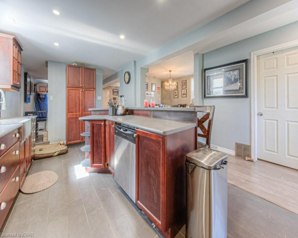 18 HORNING, Kitchener, Ontario N2K 1H6, 5 Bedrooms Bedrooms, ,2 BathroomsBathrooms,Residential,Sale,HORNING,40250835