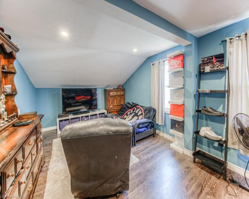 18 HORNING, Kitchener, Ontario N2K 1H6, 5 Bedrooms Bedrooms, ,2 BathroomsBathrooms,Residential,Sale,HORNING,40250835