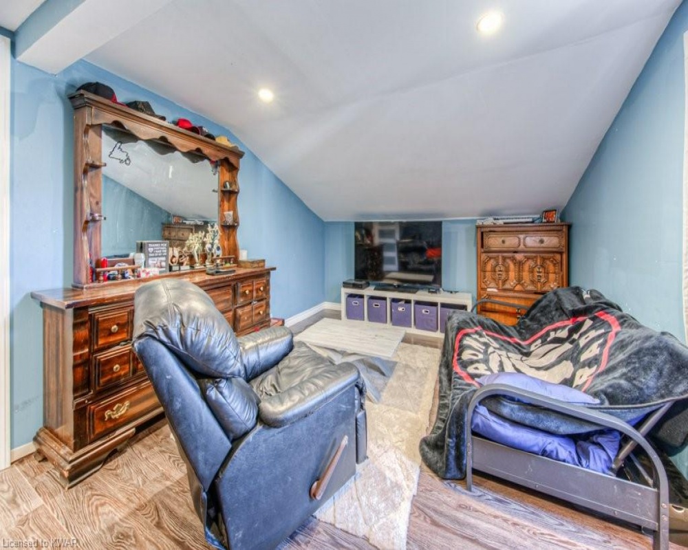 18 HORNING, Kitchener, Ontario N2K 1H6, 5 Bedrooms Bedrooms, ,2 BathroomsBathrooms,Residential,Sale,HORNING,40250835