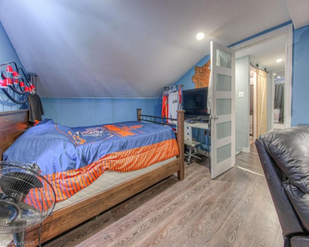 18 HORNING, Kitchener, Ontario N2K 1H6, 5 Bedrooms Bedrooms, ,2 BathroomsBathrooms,Residential,Sale,HORNING,40250835