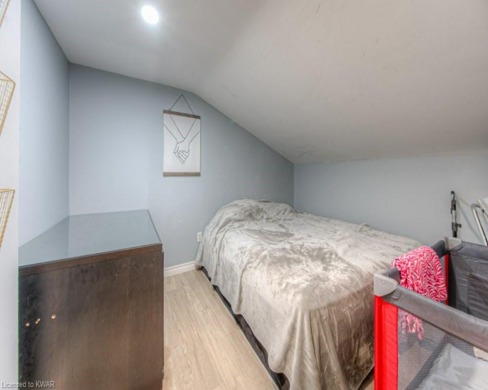 18 HORNING, Kitchener, Ontario N2K 1H6, 5 Bedrooms Bedrooms, ,2 BathroomsBathrooms,Residential,Sale,HORNING,40250835