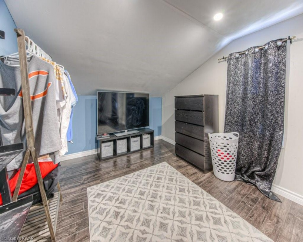 18 HORNING, Kitchener, Ontario N2K 1H6, 5 Bedrooms Bedrooms, ,2 BathroomsBathrooms,Residential,Sale,HORNING,40250835