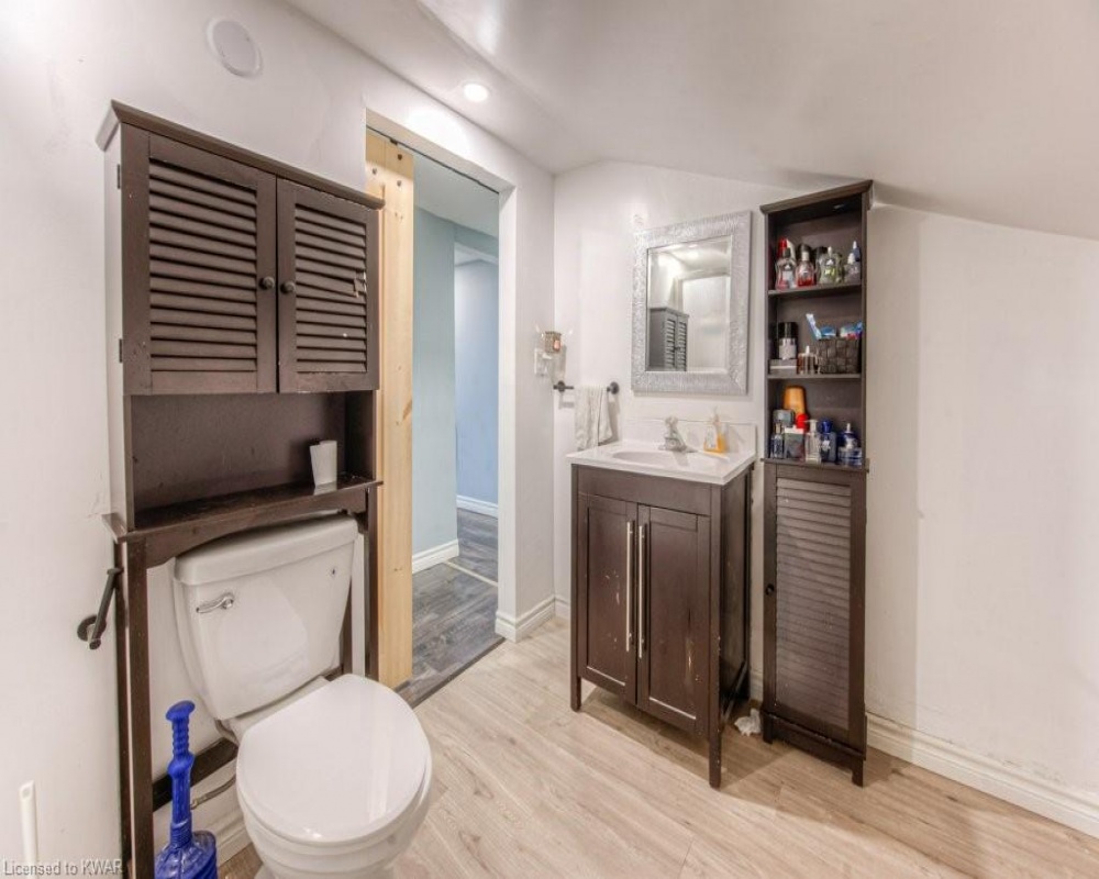18 HORNING, Kitchener, Ontario N2K 1H6, 5 Bedrooms Bedrooms, ,2 BathroomsBathrooms,Residential,Sale,HORNING,40250835