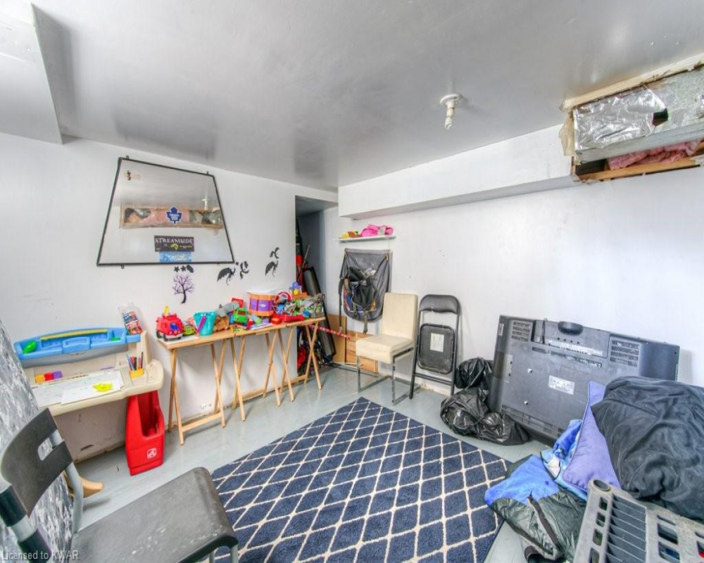 18 HORNING, Kitchener, Ontario N2K 1H6, 5 Bedrooms Bedrooms, ,2 BathroomsBathrooms,Residential,Sale,HORNING,40250835