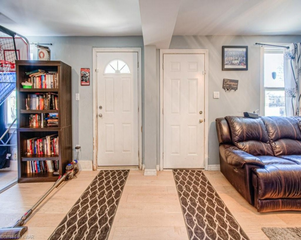 18 HORNING, Kitchener, Ontario N2K 1H6, 5 Bedrooms Bedrooms, ,2 BathroomsBathrooms,Residential,Sale,HORNING,40250835