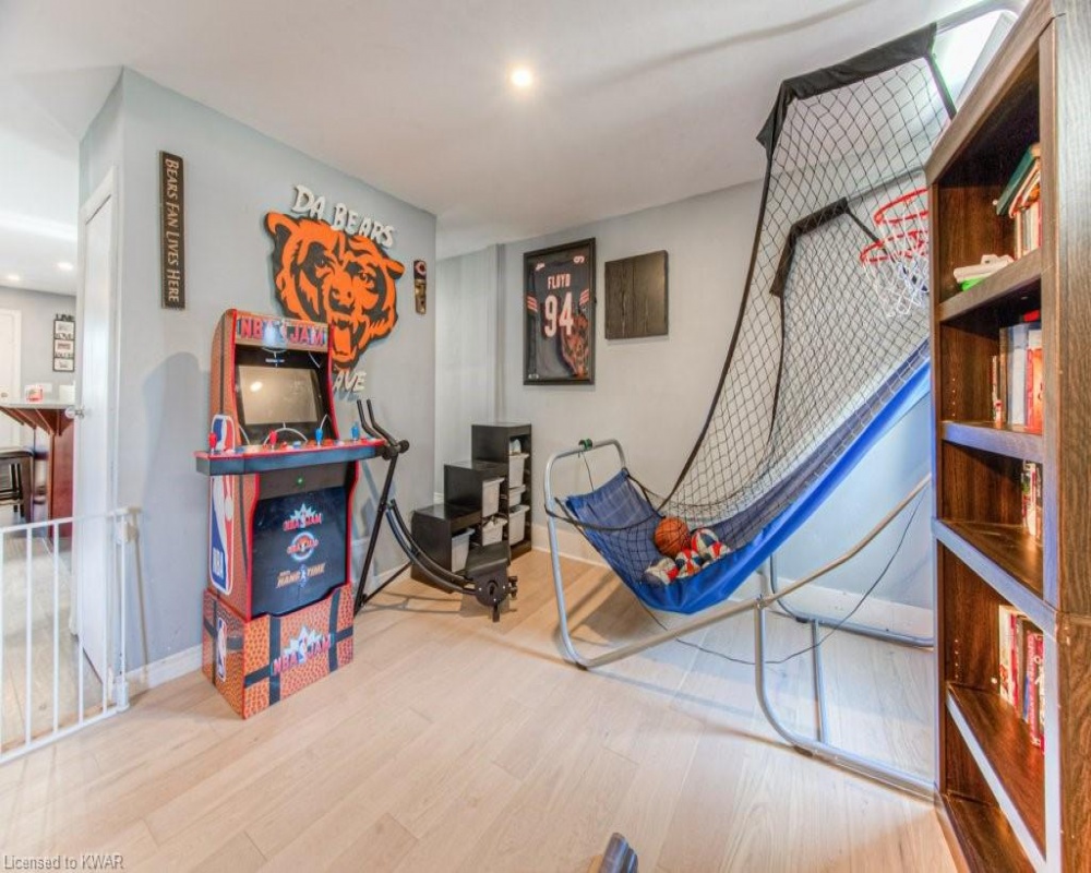 18 HORNING, Kitchener, Ontario N2K 1H6, 5 Bedrooms Bedrooms, ,2 BathroomsBathrooms,Residential,Sale,HORNING,40250835