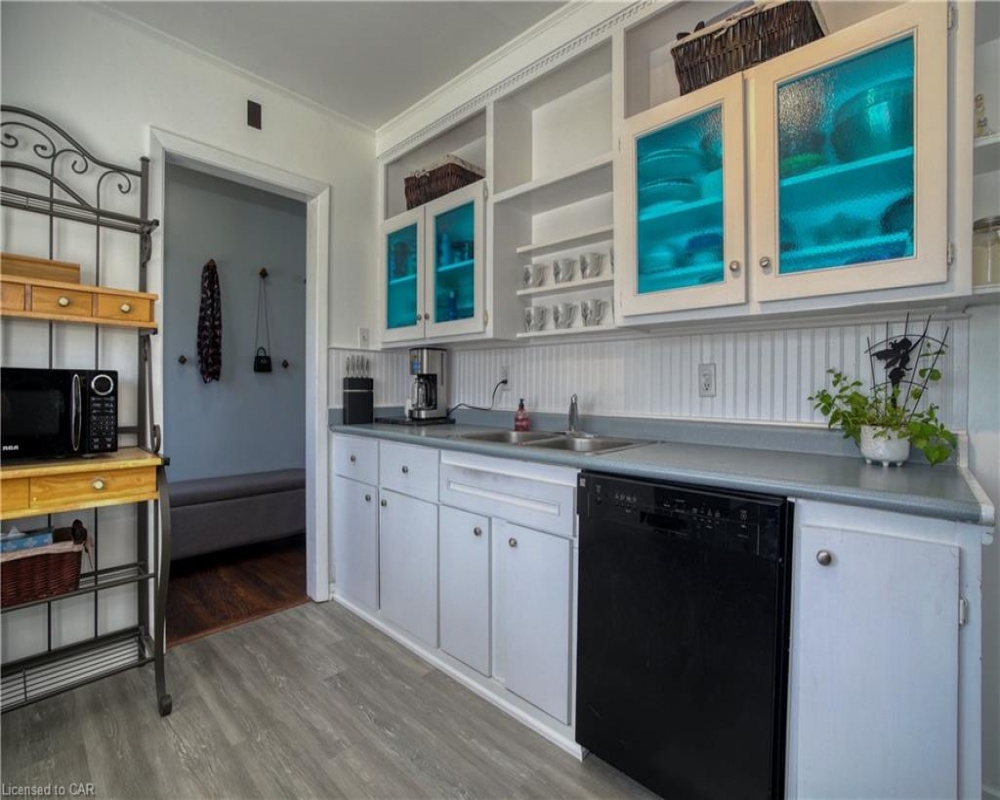 952 UNION, Kitchener, Ontario N2H 6J4, 3 Bedrooms Bedrooms, ,2 BathroomsBathrooms,Residential,Sale,UNION,40234196