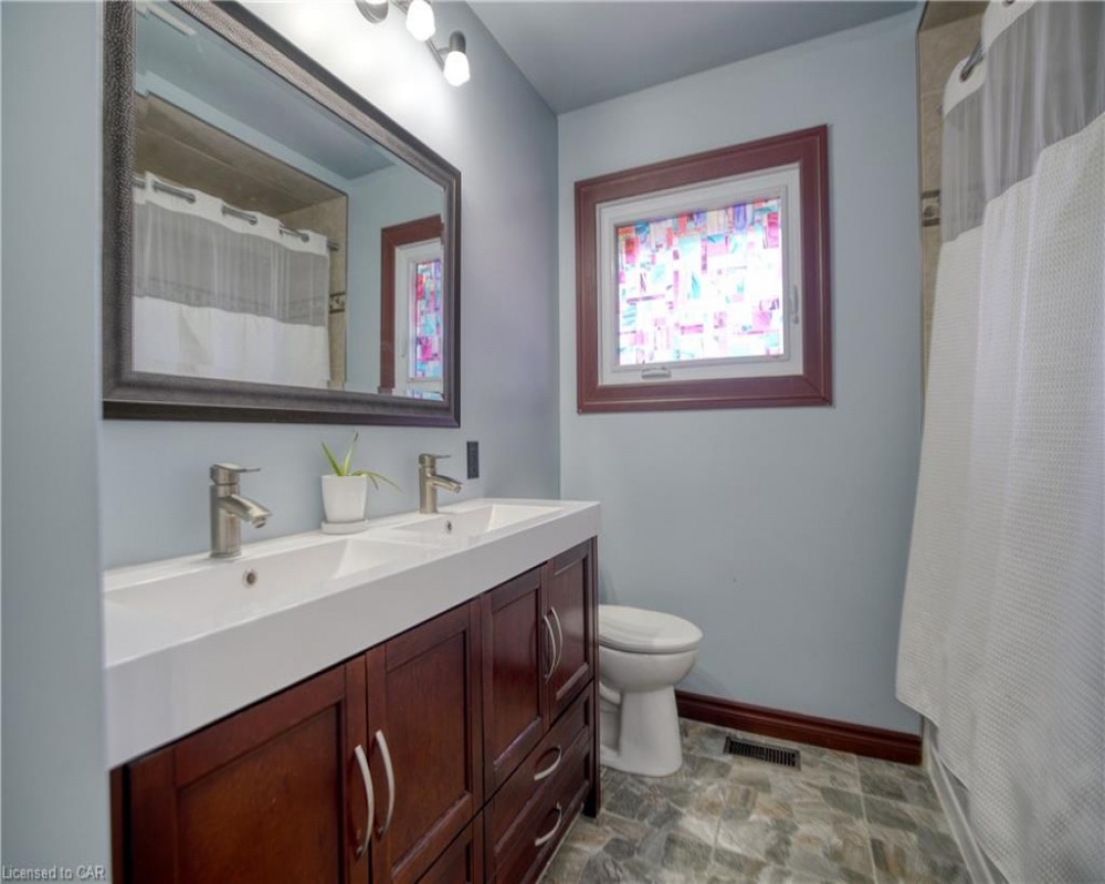 952 UNION, Kitchener, Ontario N2H 6J4, 3 Bedrooms Bedrooms, ,2 BathroomsBathrooms,Residential,Sale,UNION,40234196