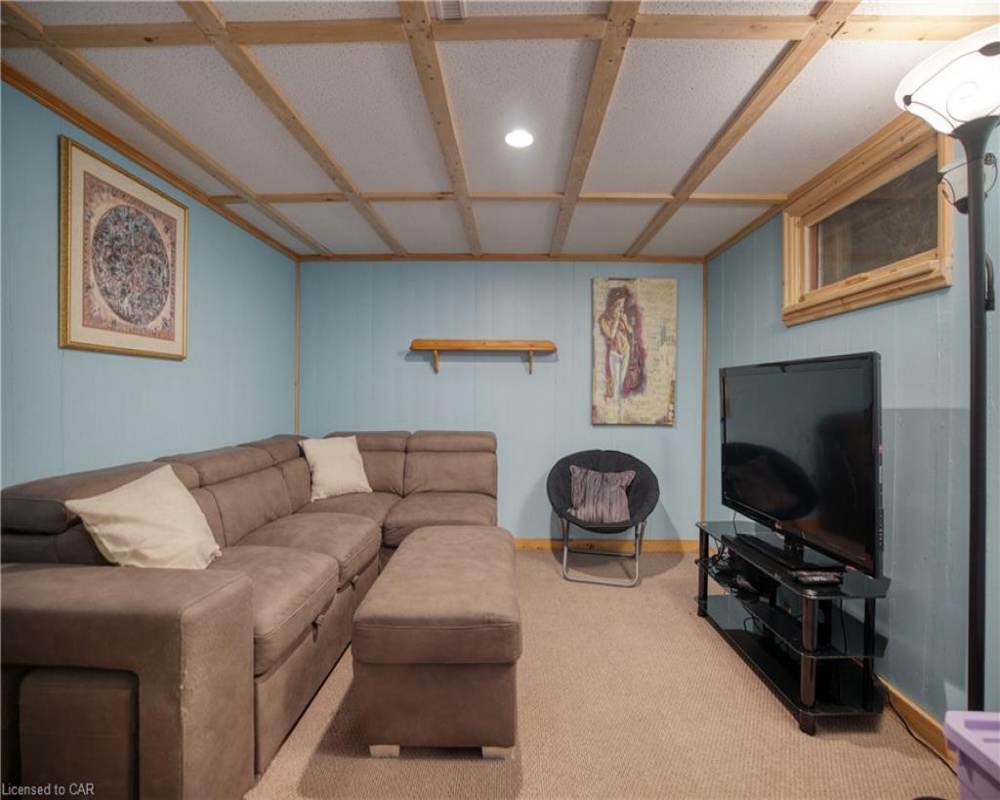 952 UNION, Kitchener, Ontario N2H 6J4, 3 Bedrooms Bedrooms, ,2 BathroomsBathrooms,Residential,Sale,UNION,40234196