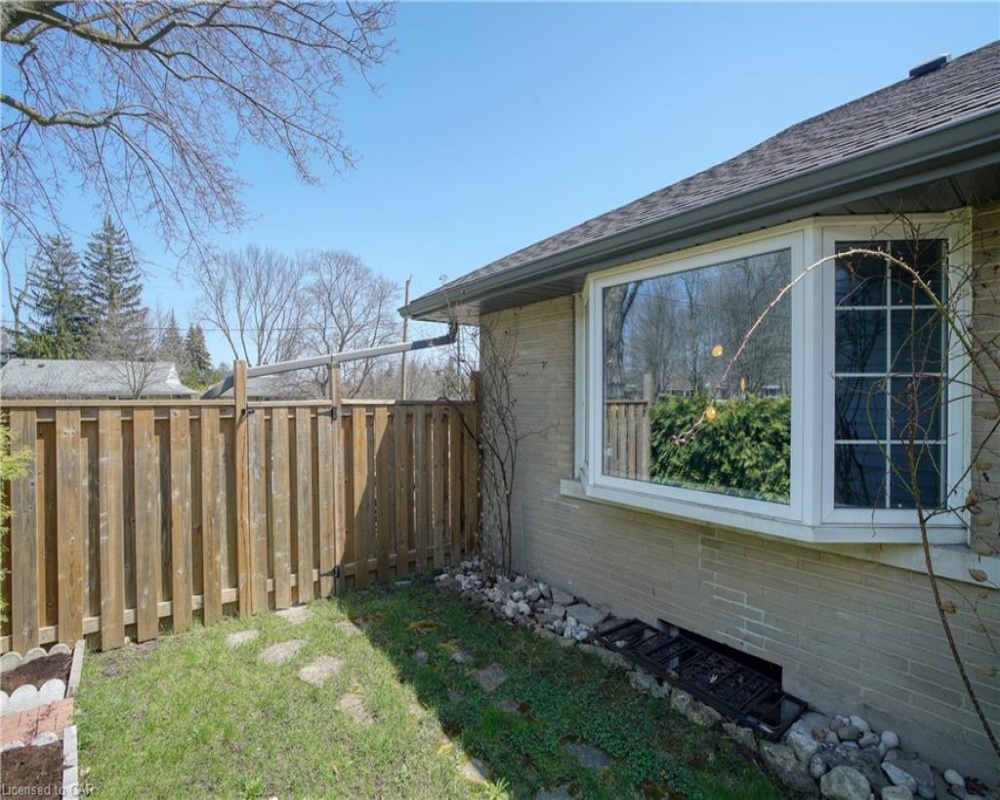 952 UNION, Kitchener, Ontario N2H 6J4, 3 Bedrooms Bedrooms, ,2 BathroomsBathrooms,Residential,Sale,UNION,40234196