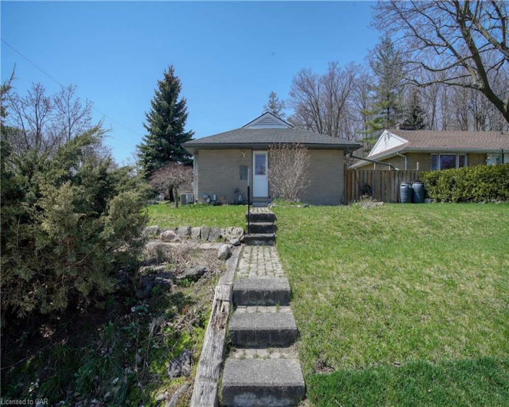 952 UNION, Kitchener, Ontario N2H 6J4, 3 Bedrooms Bedrooms, ,2 BathroomsBathrooms,Residential,Sale,UNION,40234196
