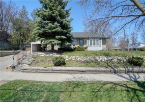952 UNION, Kitchener, Ontario N2H 6J4, 3 Bedrooms Bedrooms, ,2 BathroomsBathrooms,Residential,Sale,UNION,40234196