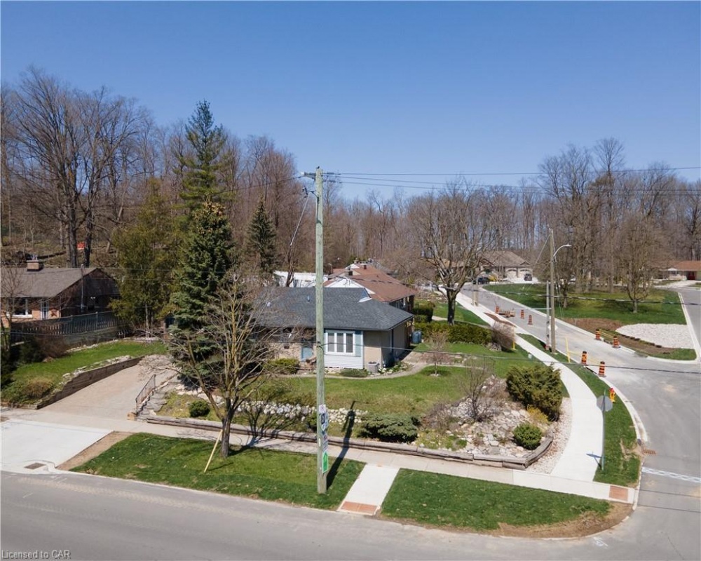 952 UNION, Kitchener, Ontario N2H 6J4, 3 Bedrooms Bedrooms, ,2 BathroomsBathrooms,Residential,Sale,UNION,40234196