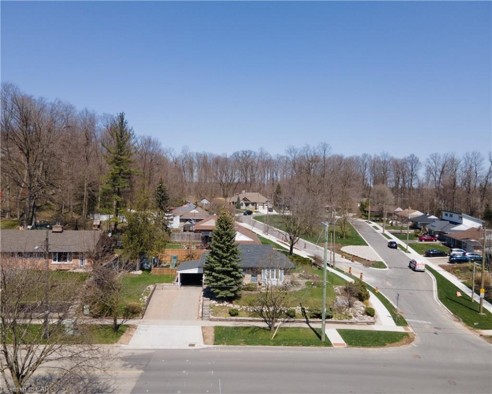 952 UNION, Kitchener, Ontario N2H 6J4, 3 Bedrooms Bedrooms, ,2 BathroomsBathrooms,Residential,Sale,UNION,40234196