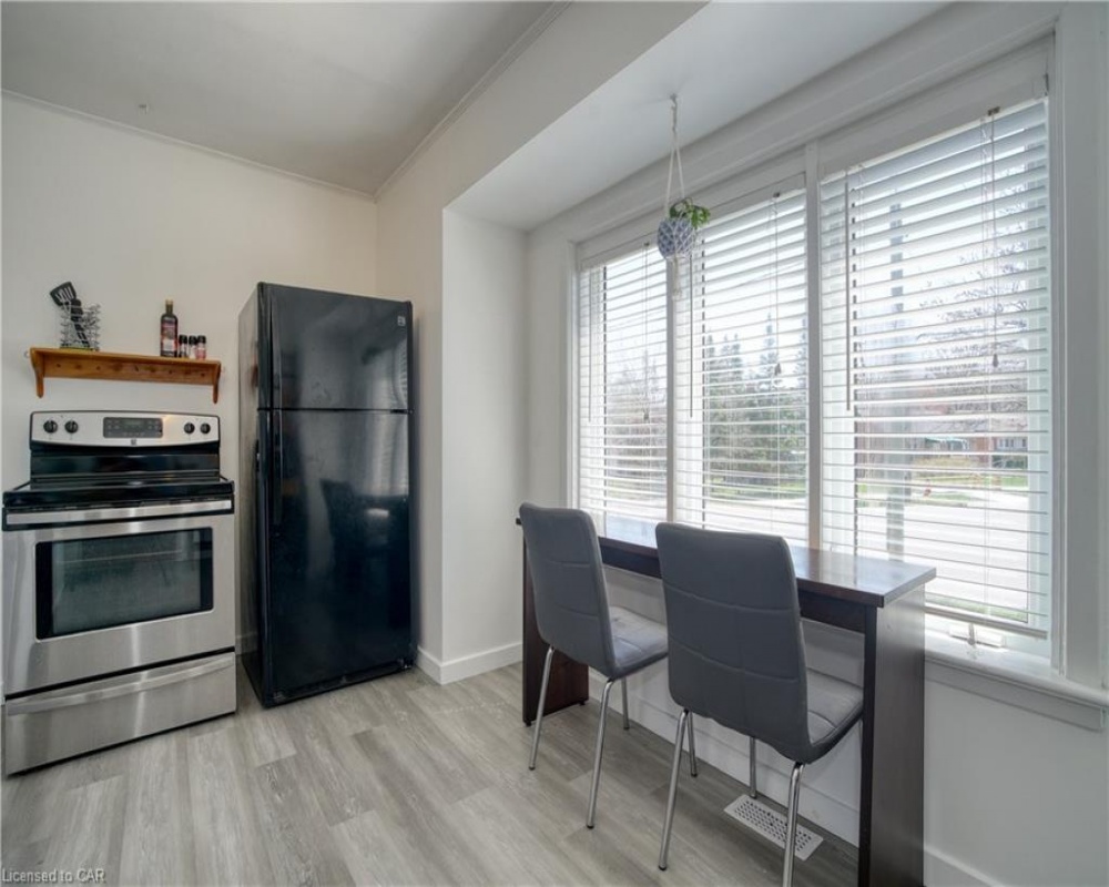 952 UNION, Kitchener, Ontario N2H 6J4, 3 Bedrooms Bedrooms, ,2 BathroomsBathrooms,Residential,Sale,UNION,40234196