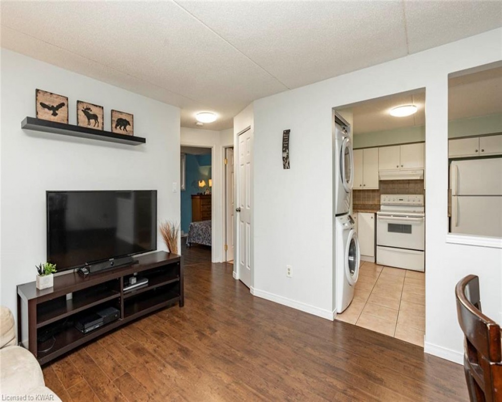 335 NORTHLAKE, Waterloo, Ontario N2V 1Z1, 2 Bedrooms Bedrooms, ,1 BathroomBathrooms,Residential,Sale,NORTHLAKE,40246596
