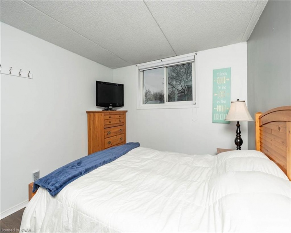 335 NORTHLAKE, Waterloo, Ontario N2V 1Z1, 2 Bedrooms Bedrooms, ,1 BathroomBathrooms,Residential,Sale,NORTHLAKE,40246596