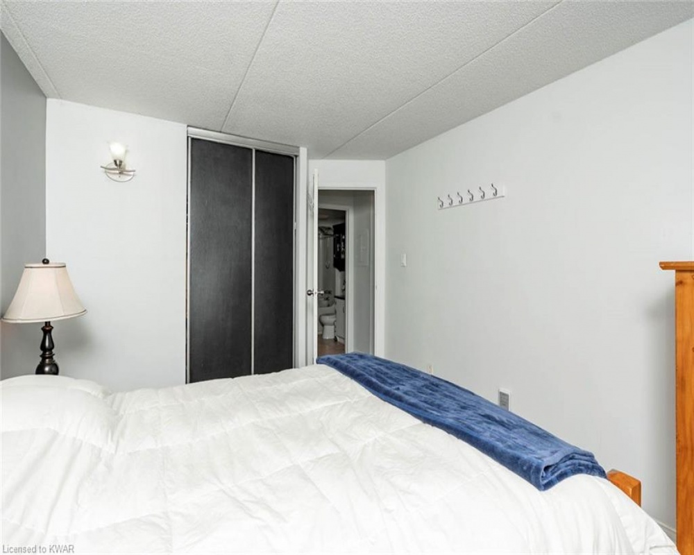 335 NORTHLAKE, Waterloo, Ontario N2V 1Z1, 2 Bedrooms Bedrooms, ,1 BathroomBathrooms,Residential,Sale,NORTHLAKE,40246596
