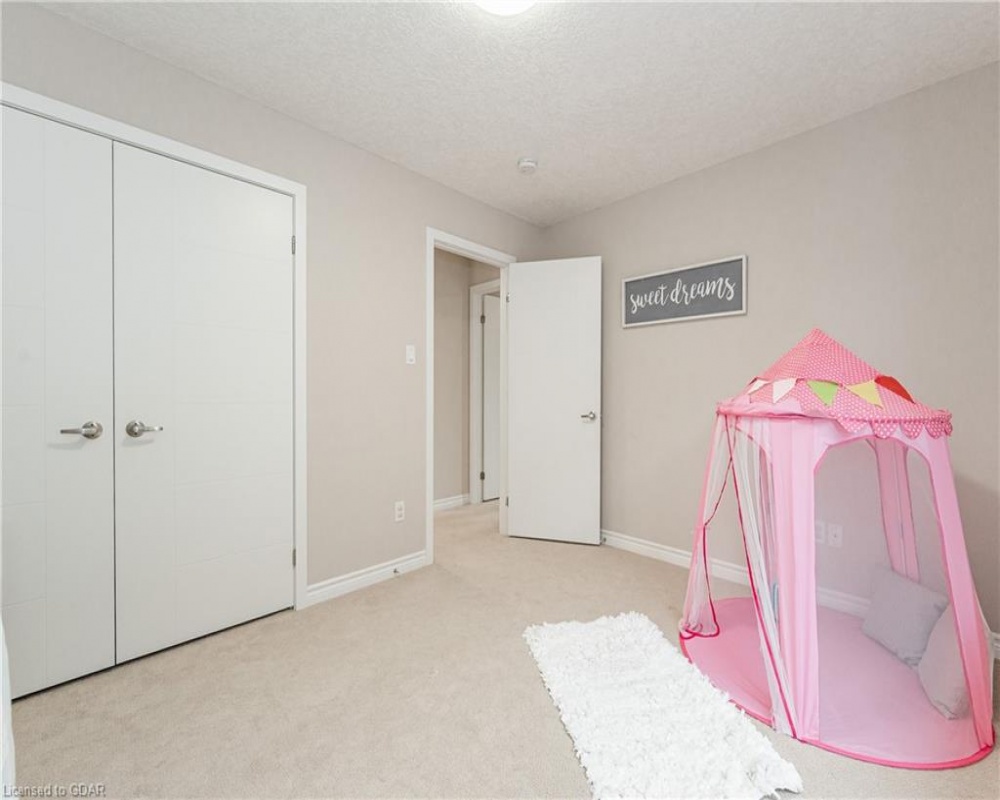 45 EAGLECREST, Kitchener, Ontario N2K 0B8, 5 Bedrooms Bedrooms, ,4 BathroomsBathrooms,Residential,Sale,EAGLECREST,40253058