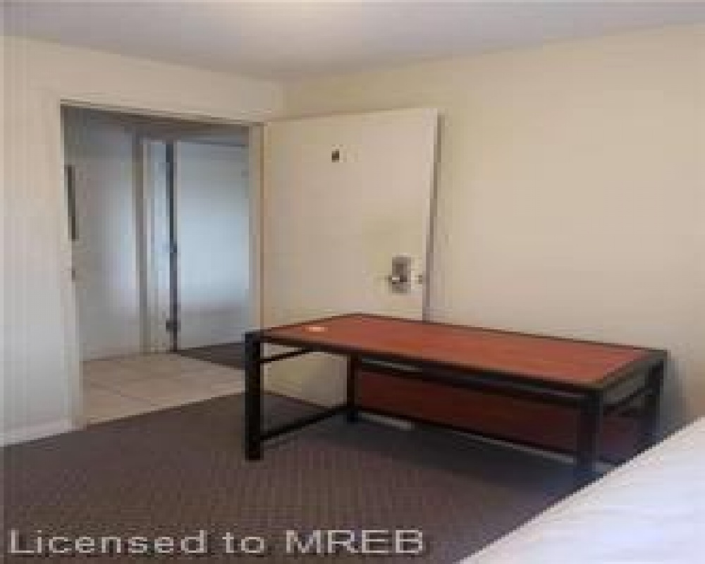 261 LESTER, Waterloo, Ontario N2L 3W6, 5 Bedrooms Bedrooms, ,Residential,Sale,LESTER,40255065