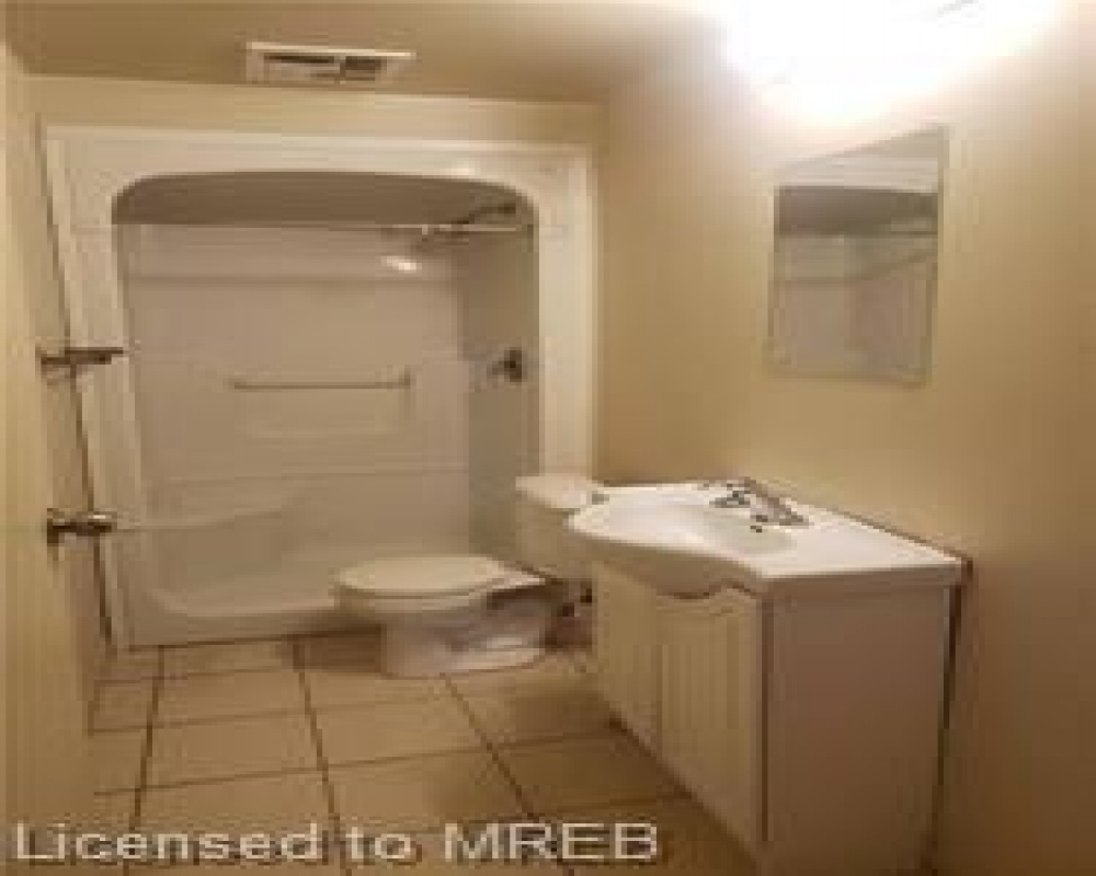 261 LESTER, Waterloo, Ontario N2L 3W6, 5 Bedrooms Bedrooms, ,Residential,Sale,LESTER,40255065