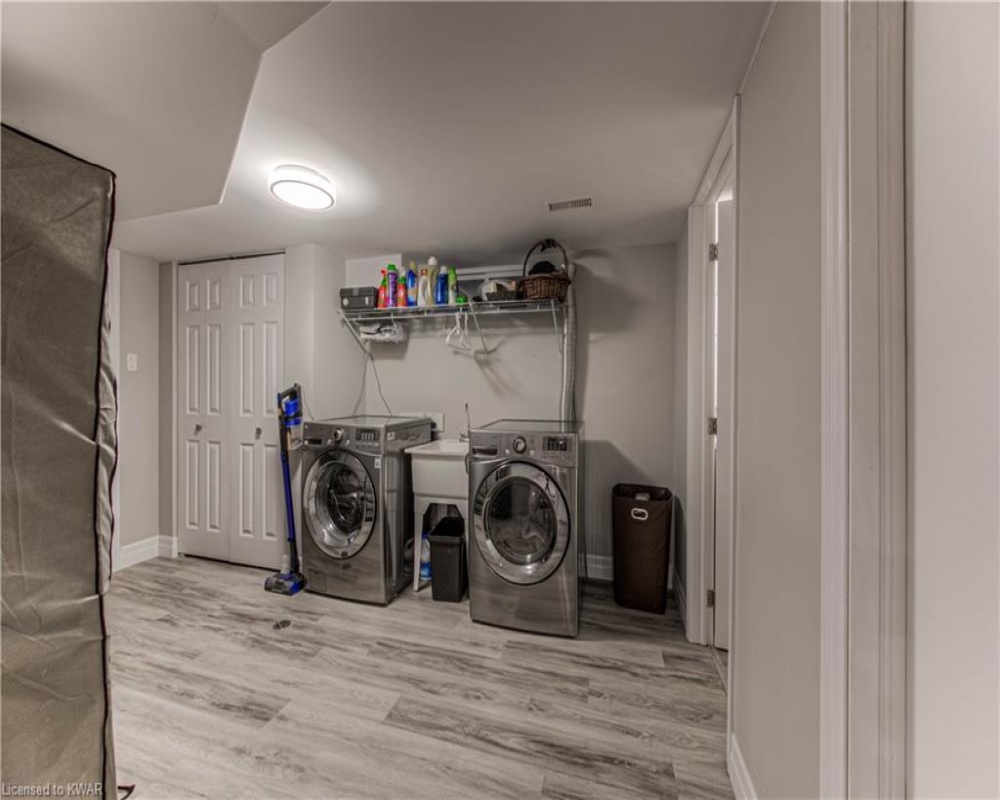 223 BELLEHAVEN, Waterloo, Ontario N2J 3L5, 4 Bedrooms Bedrooms, ,3 BathroomsBathrooms,Residential,Sale,BELLEHAVEN,40254773