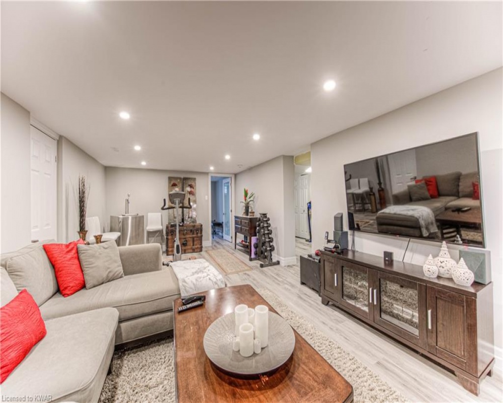 223 BELLEHAVEN, Waterloo, Ontario N2J 3L5, 4 Bedrooms Bedrooms, ,3 BathroomsBathrooms,Residential,Sale,BELLEHAVEN,40254773