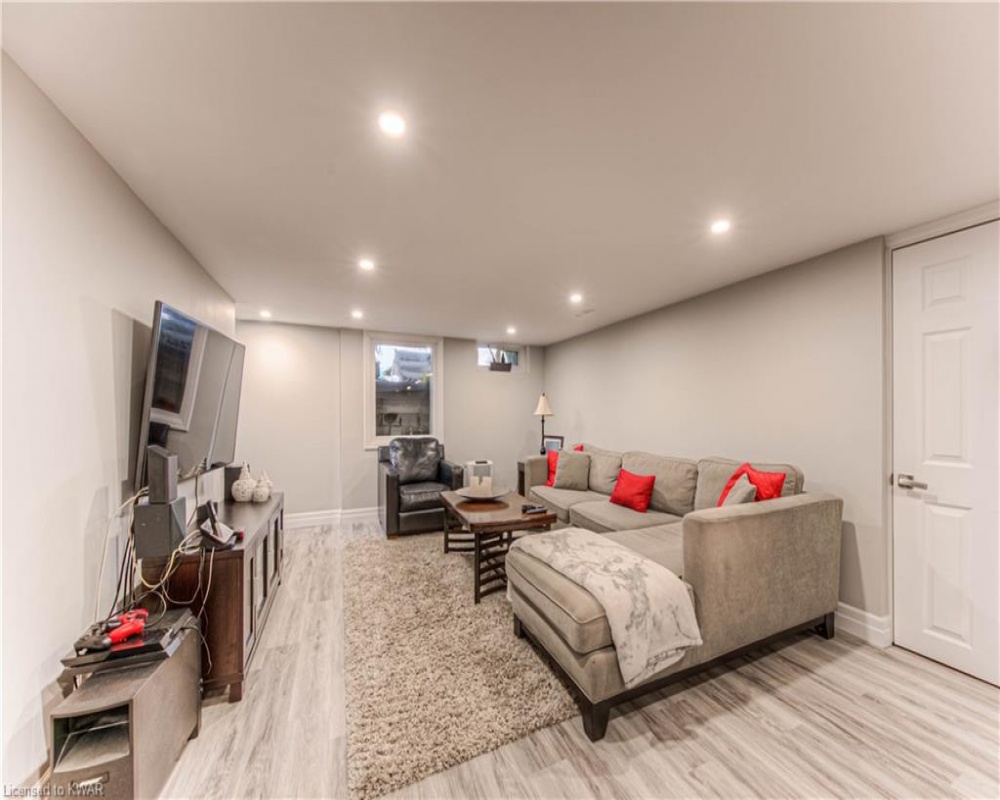 223 BELLEHAVEN, Waterloo, Ontario N2J 3L5, 4 Bedrooms Bedrooms, ,3 BathroomsBathrooms,Residential,Sale,BELLEHAVEN,40254773