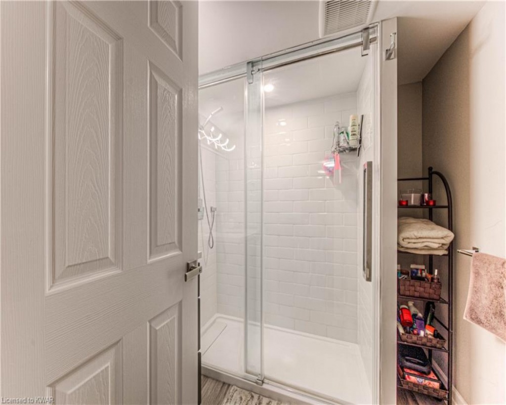 223 BELLEHAVEN, Waterloo, Ontario N2J 3L5, 4 Bedrooms Bedrooms, ,3 BathroomsBathrooms,Residential,Sale,BELLEHAVEN,40254773