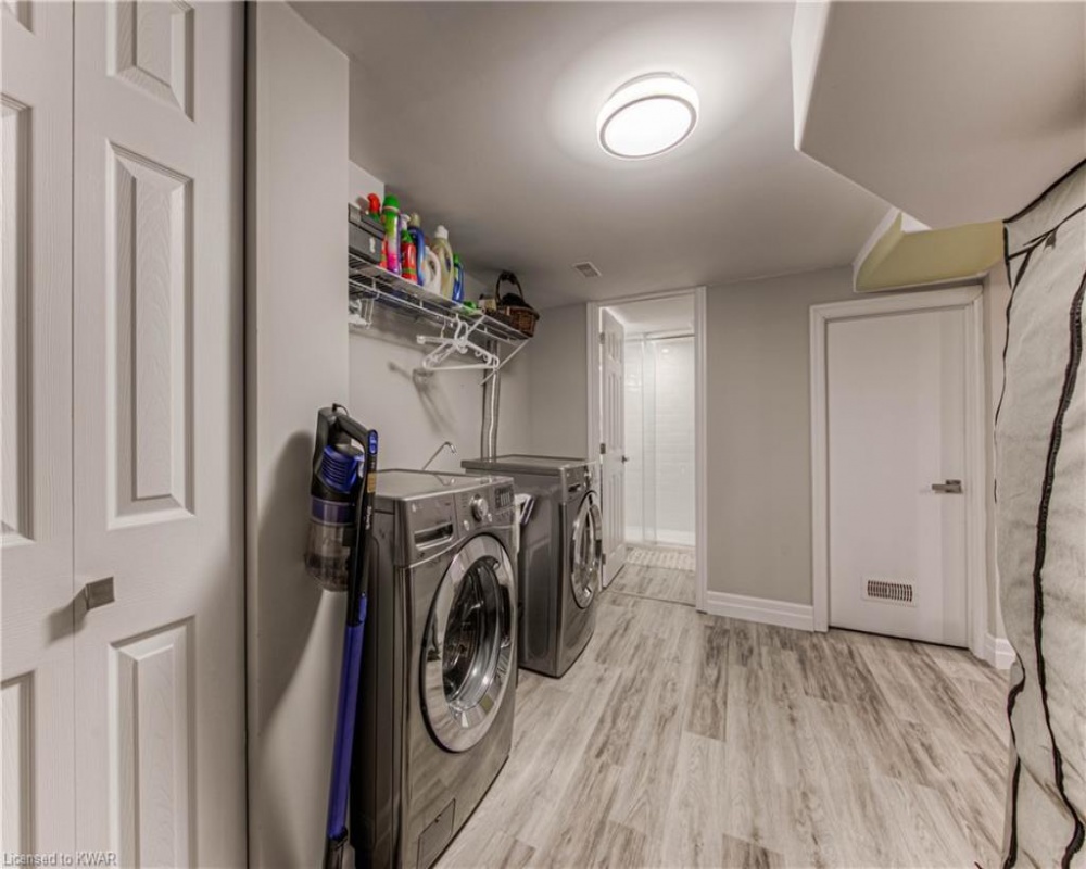 223 BELLEHAVEN, Waterloo, Ontario N2J 3L5, 4 Bedrooms Bedrooms, ,3 BathroomsBathrooms,Residential,Sale,BELLEHAVEN,40254773