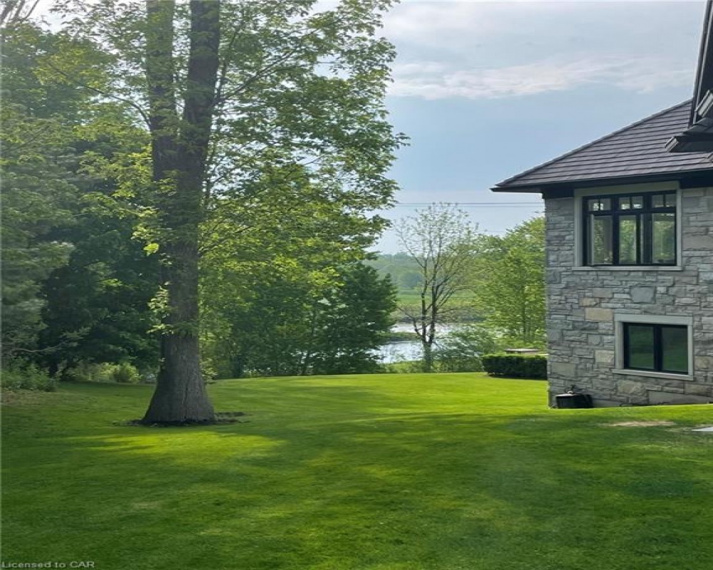 546 WOOLWICH, Waterloo, Ontario N2J 4G8, 4 Bedrooms Bedrooms, ,4 BathroomsBathrooms,Residential,Sale,WOOLWICH,40255192