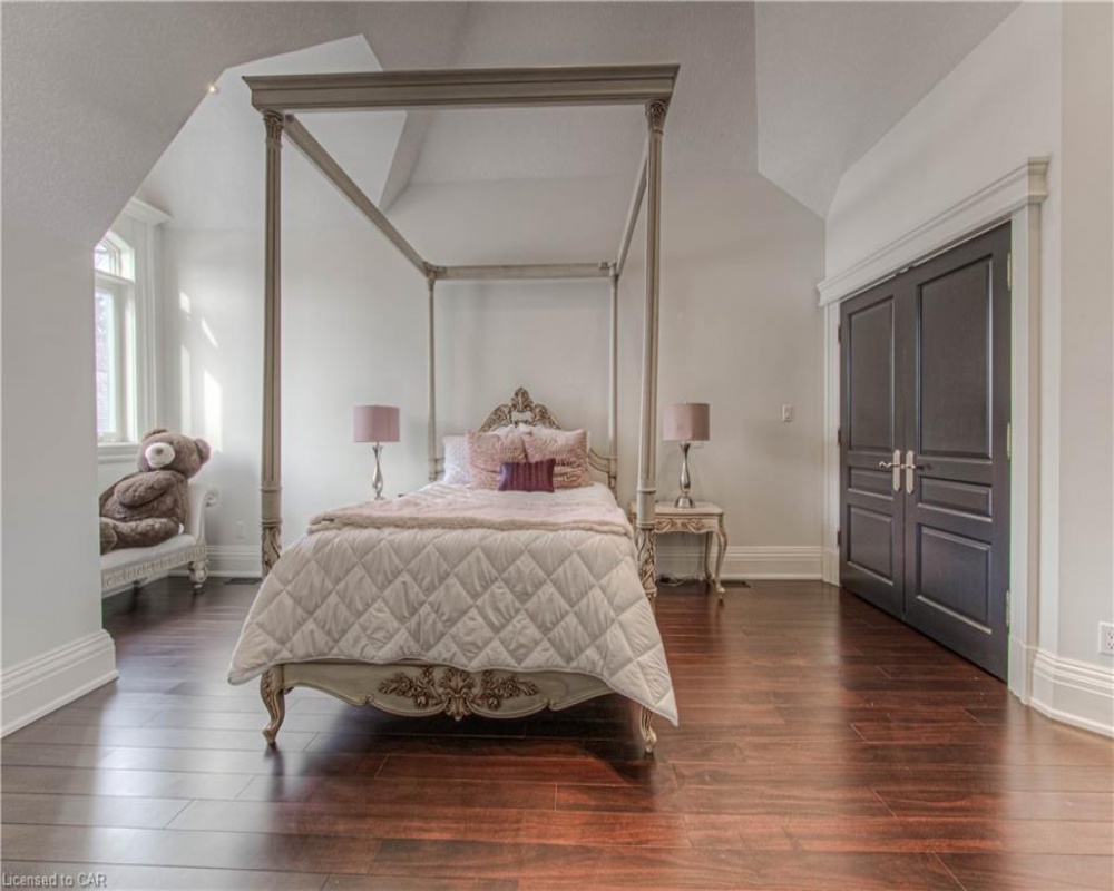 546 WOOLWICH, Waterloo, Ontario N2J 4G8, 4 Bedrooms Bedrooms, ,4 BathroomsBathrooms,Residential,Sale,WOOLWICH,40255192
