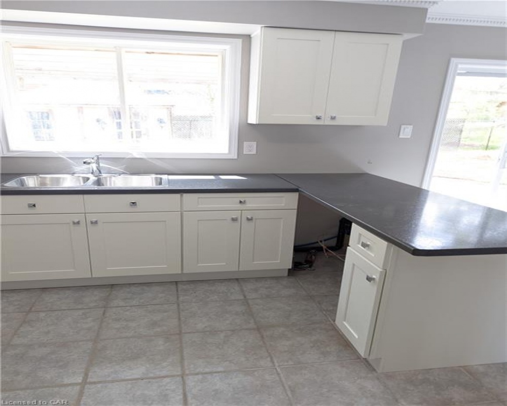 11 CHIPCASE, Cambridge, Ontario N1T 1V9, 5 Bedrooms Bedrooms, ,4 BathroomsBathrooms,Residential,Sale,CHIPCASE,40255812