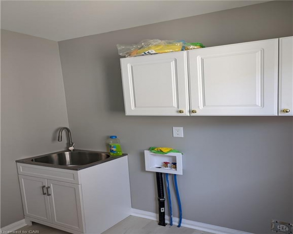 11 CHIPCASE, Cambridge, Ontario N1T 1V9, 5 Bedrooms Bedrooms, ,4 BathroomsBathrooms,Residential,Sale,CHIPCASE,40255812