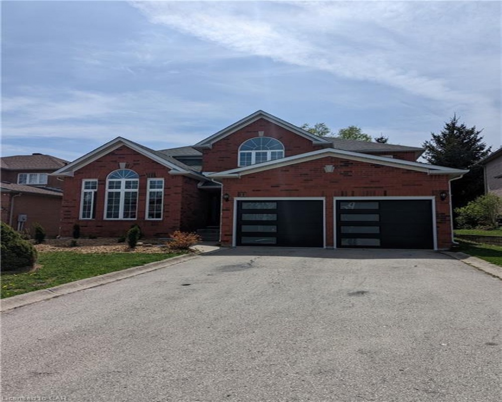 11 CHIPCASE, Cambridge, Ontario N1T 1V9, 5 Bedrooms Bedrooms, ,4 BathroomsBathrooms,Residential,Sale,CHIPCASE,40255812