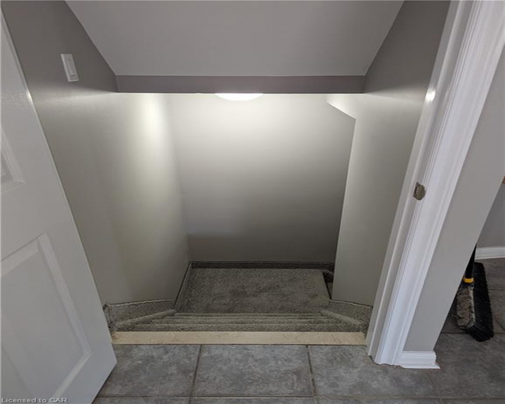 11 CHIPCASE, Cambridge, Ontario N1T 1V9, 5 Bedrooms Bedrooms, ,4 BathroomsBathrooms,Residential,Sale,CHIPCASE,40255812