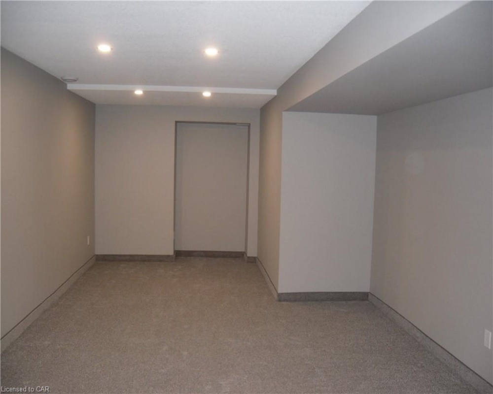 11 CHIPCASE, Cambridge, Ontario N1T 1V9, 5 Bedrooms Bedrooms, ,4 BathroomsBathrooms,Residential,Sale,CHIPCASE,40255812