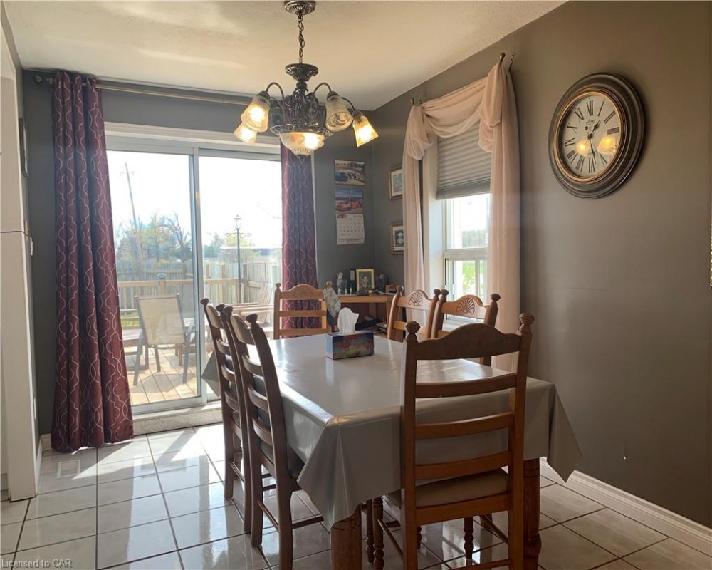 4425 FOUNTAIN, Cambridge, Ontario N3H 4R6, 4 Bedrooms Bedrooms, ,2 BathroomsBathrooms,Residential,Sale,FOUNTAIN,40256818