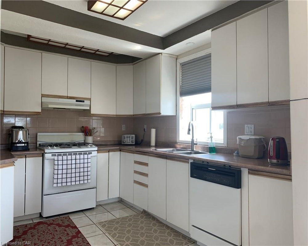 4425 FOUNTAIN, Cambridge, Ontario N3H 4R6, 4 Bedrooms Bedrooms, ,2 BathroomsBathrooms,Residential,Sale,FOUNTAIN,40256818