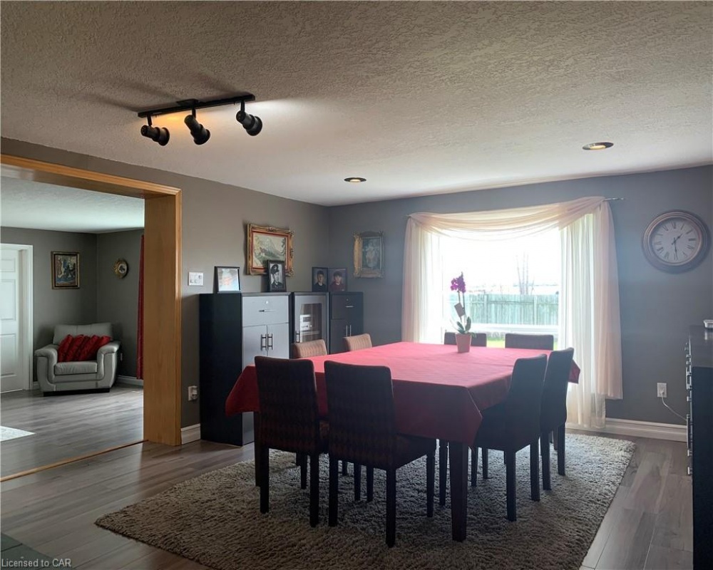 4425 FOUNTAIN, Cambridge, Ontario N3H 4R6, 4 Bedrooms Bedrooms, ,2 BathroomsBathrooms,Residential,Sale,FOUNTAIN,40256818