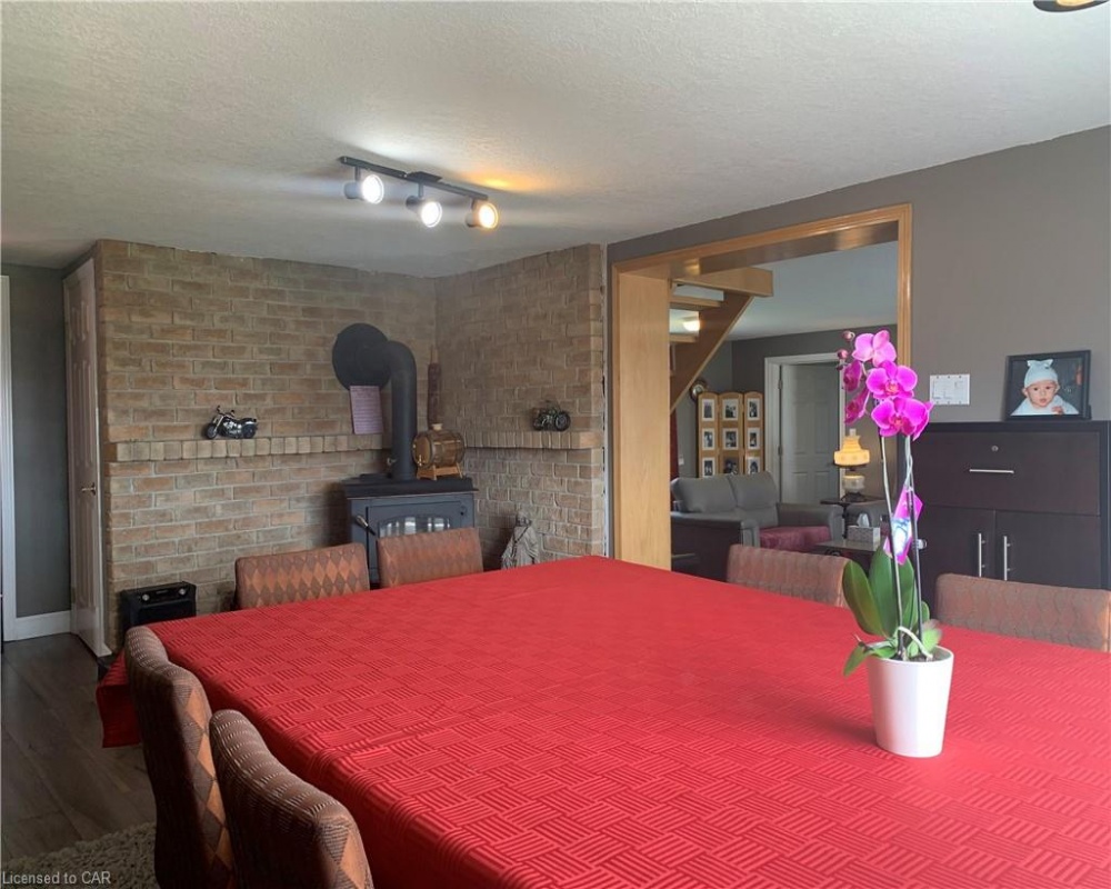 4425 FOUNTAIN, Cambridge, Ontario N3H 4R6, 4 Bedrooms Bedrooms, ,2 BathroomsBathrooms,Residential,Sale,FOUNTAIN,40256818