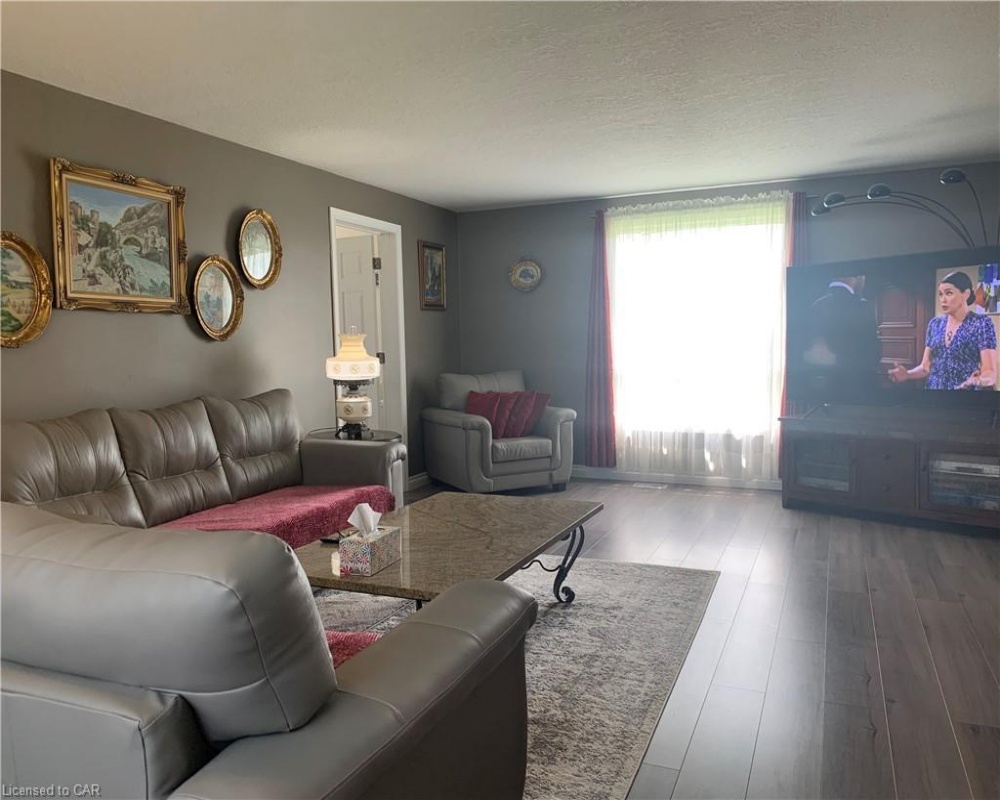 4425 FOUNTAIN, Cambridge, Ontario N3H 4R6, 4 Bedrooms Bedrooms, ,2 BathroomsBathrooms,Residential,Sale,FOUNTAIN,40256818