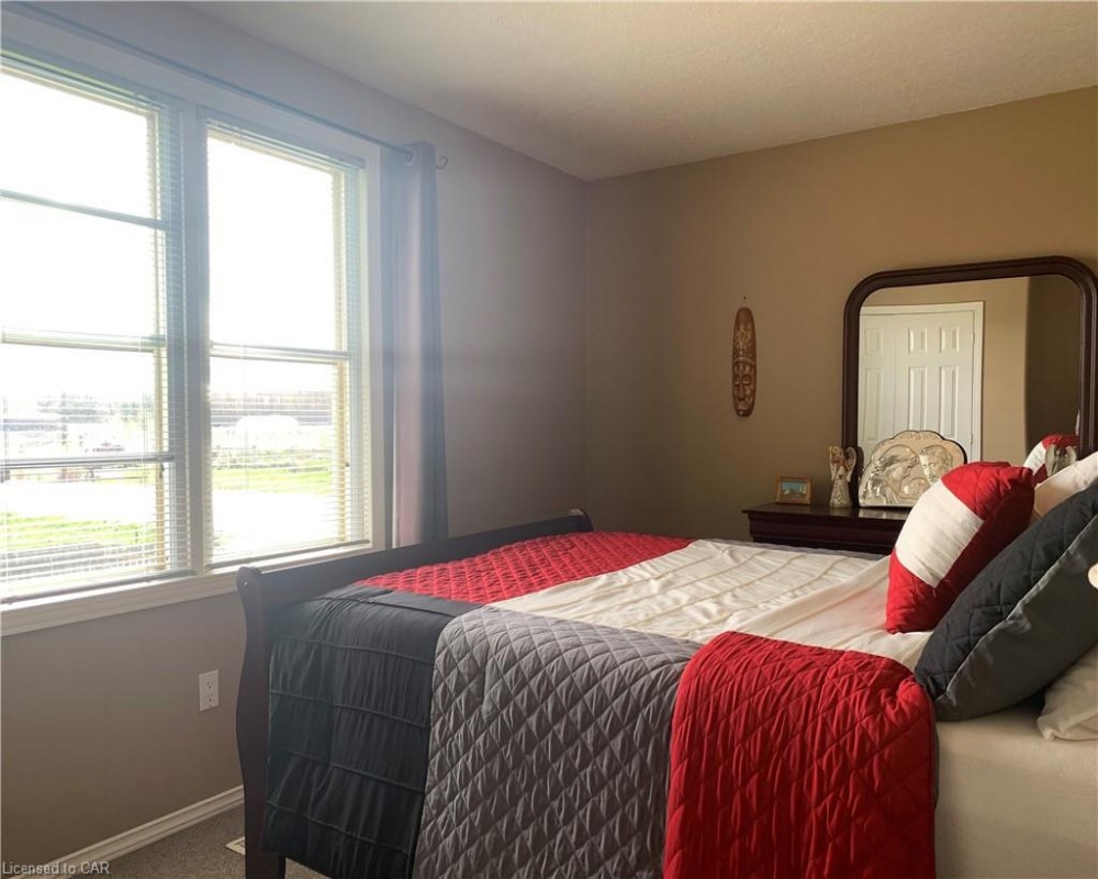 4425 FOUNTAIN, Cambridge, Ontario N3H 4R6, 4 Bedrooms Bedrooms, ,2 BathroomsBathrooms,Residential,Sale,FOUNTAIN,40256818