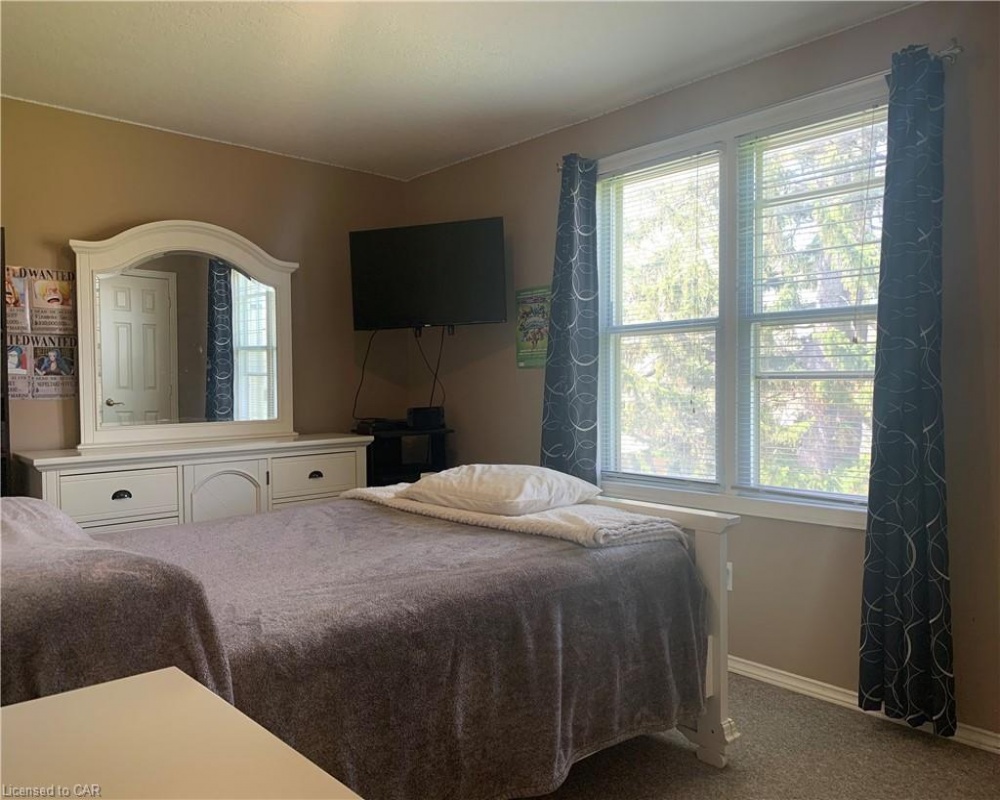 4425 FOUNTAIN, Cambridge, Ontario N3H 4R6, 4 Bedrooms Bedrooms, ,2 BathroomsBathrooms,Residential,Sale,FOUNTAIN,40256818