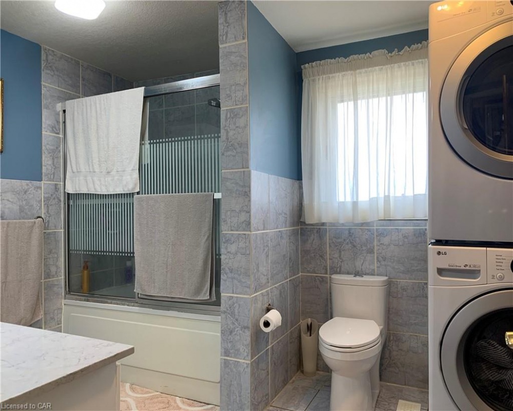 4425 FOUNTAIN, Cambridge, Ontario N3H 4R6, 4 Bedrooms Bedrooms, ,2 BathroomsBathrooms,Residential,Sale,FOUNTAIN,40256818