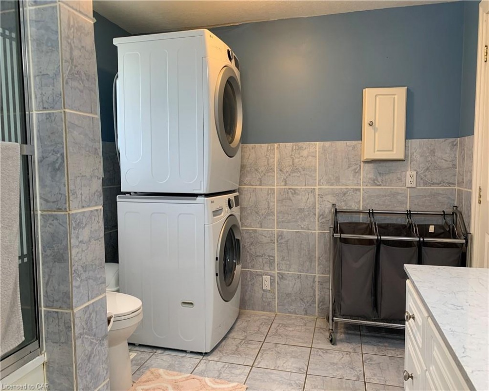 4425 FOUNTAIN, Cambridge, Ontario N3H 4R6, 4 Bedrooms Bedrooms, ,2 BathroomsBathrooms,Residential,Sale,FOUNTAIN,40256818