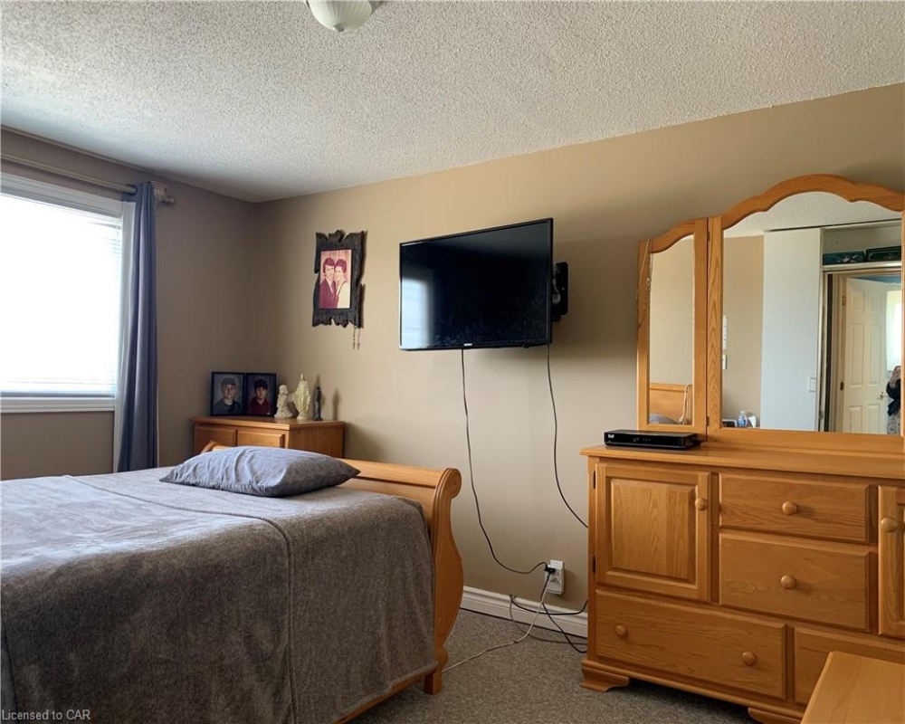 4425 FOUNTAIN, Cambridge, Ontario N3H 4R6, 4 Bedrooms Bedrooms, ,2 BathroomsBathrooms,Residential,Sale,FOUNTAIN,40256818